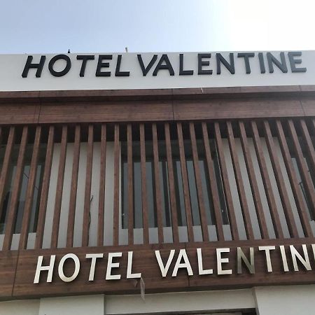 Hotel Valentine Muzaffarnagar Esterno foto